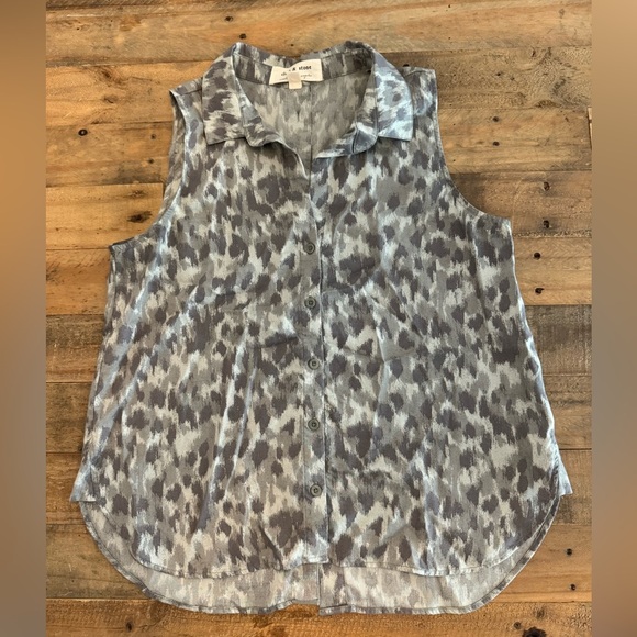 Anthropologie Cloth‎ and Stone Taping Leopard Print Split Button Back Tank Top - Picture 2 of 5